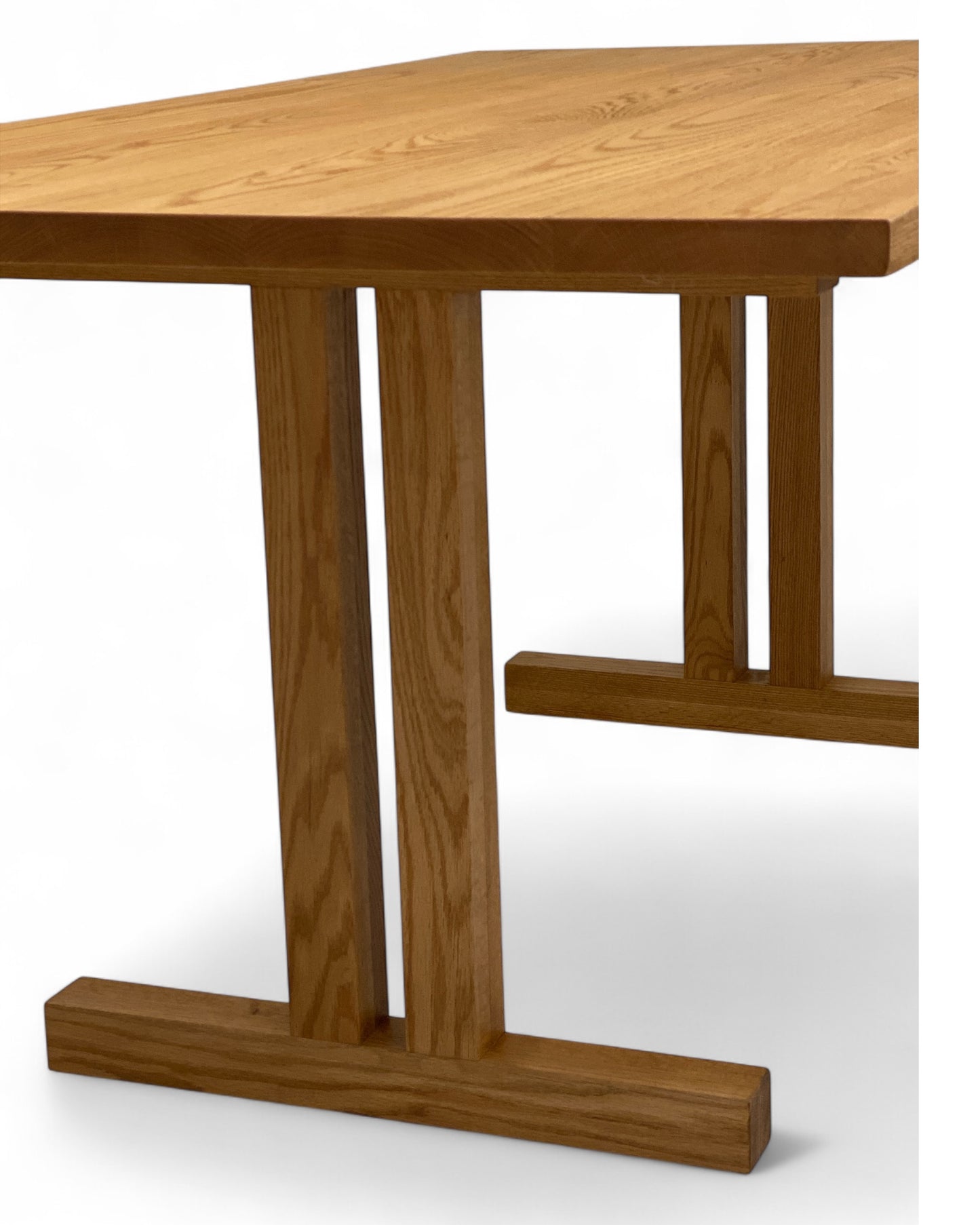 Urban Table with Tee legs