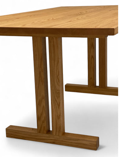 Urban Table with Tee legs