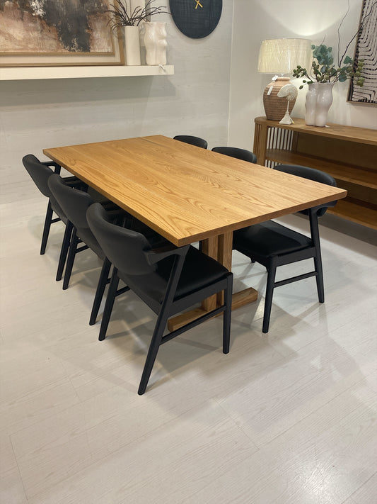 Urban Table with Tee legs