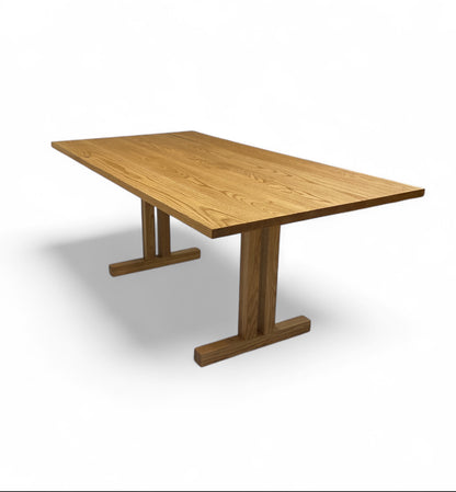 Urban Table with Tee legs
