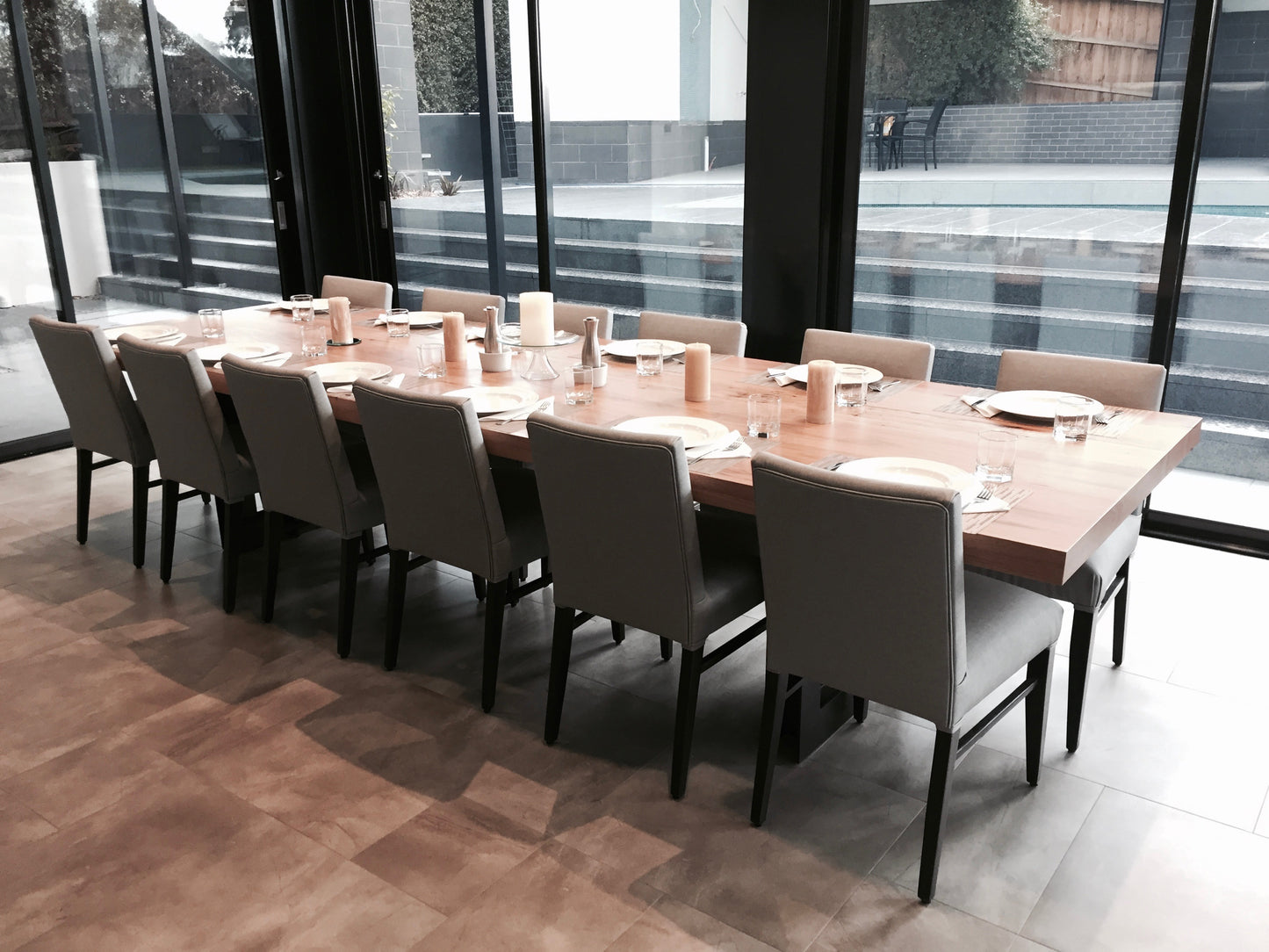 Que Table 4 - with U-Iron Base