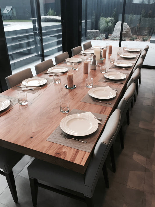 Que Table 4 - with U-Iron Base