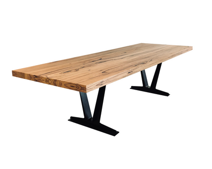 Que Table 7 - with V-Iron Leg